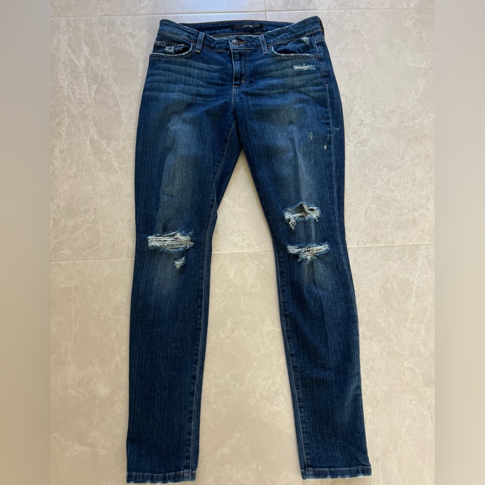 Joes Jeans Distressed size 28